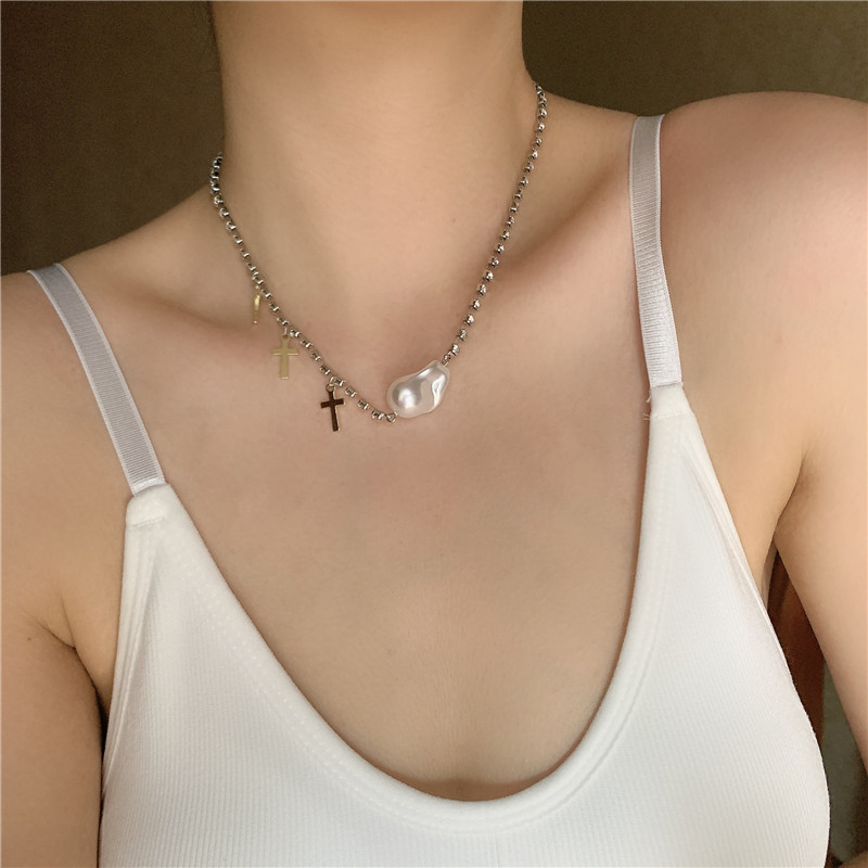 Collier En Alliage Simple De Croix De Diamant Clignotant Perle Baroque Pour Femme display picture 10