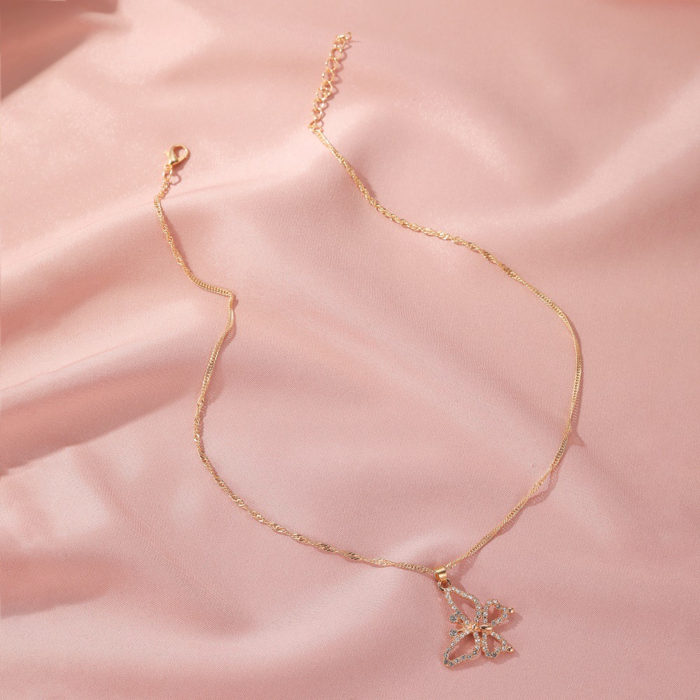 New Necklace Retro Micro-set Zircon Butterfly Clavicle Chain Hollow Full Diamond Butterfly Pendant Necklace Wholesale Nihaojewelry display picture 6