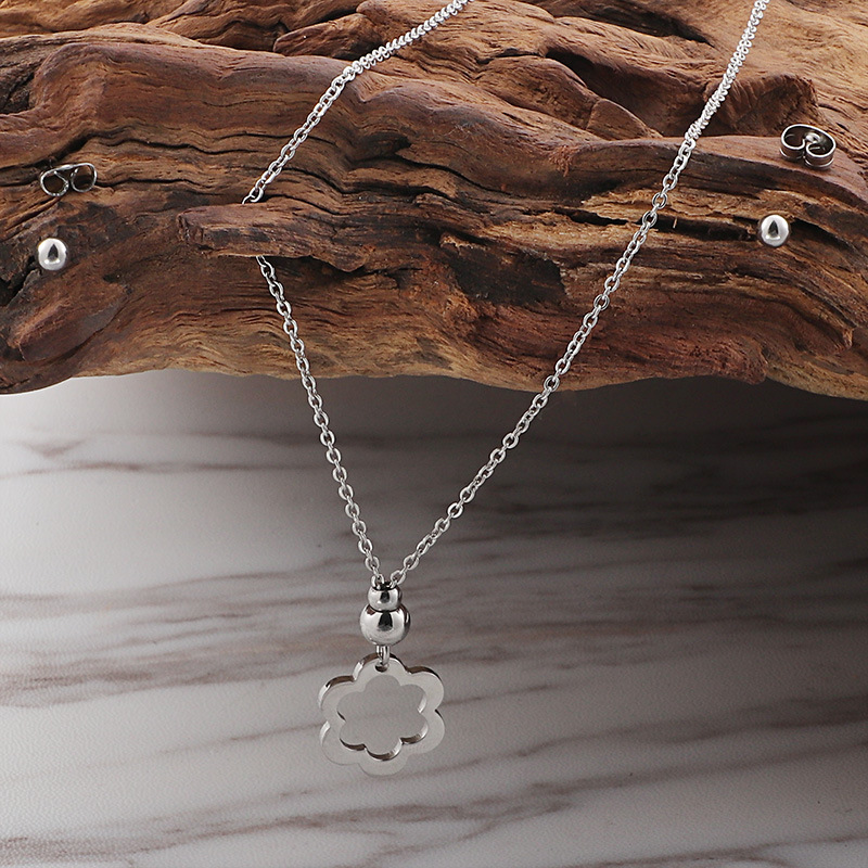 Korean style simple hollow small flower necklace set wholesale