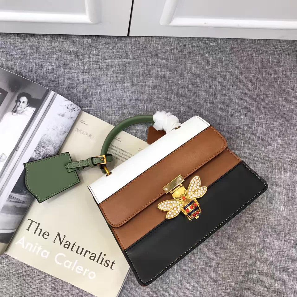 4351567773_1738372128