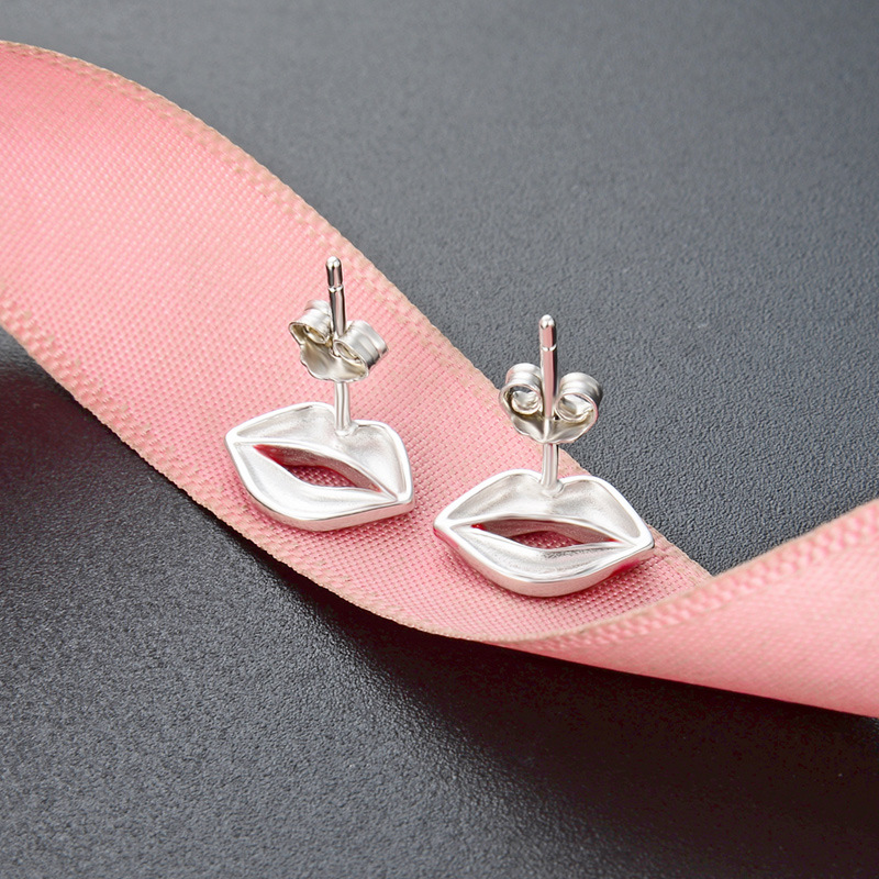 Pendientes populares retro europeos y americanos s925 pendientes de gota de plata diseño de moda de las mujeres joyería de labios rojos entrega de una sola pieza