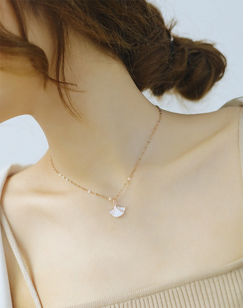 New Korean Shell Diamond Skirt Ladies Simple Necklace display picture 6