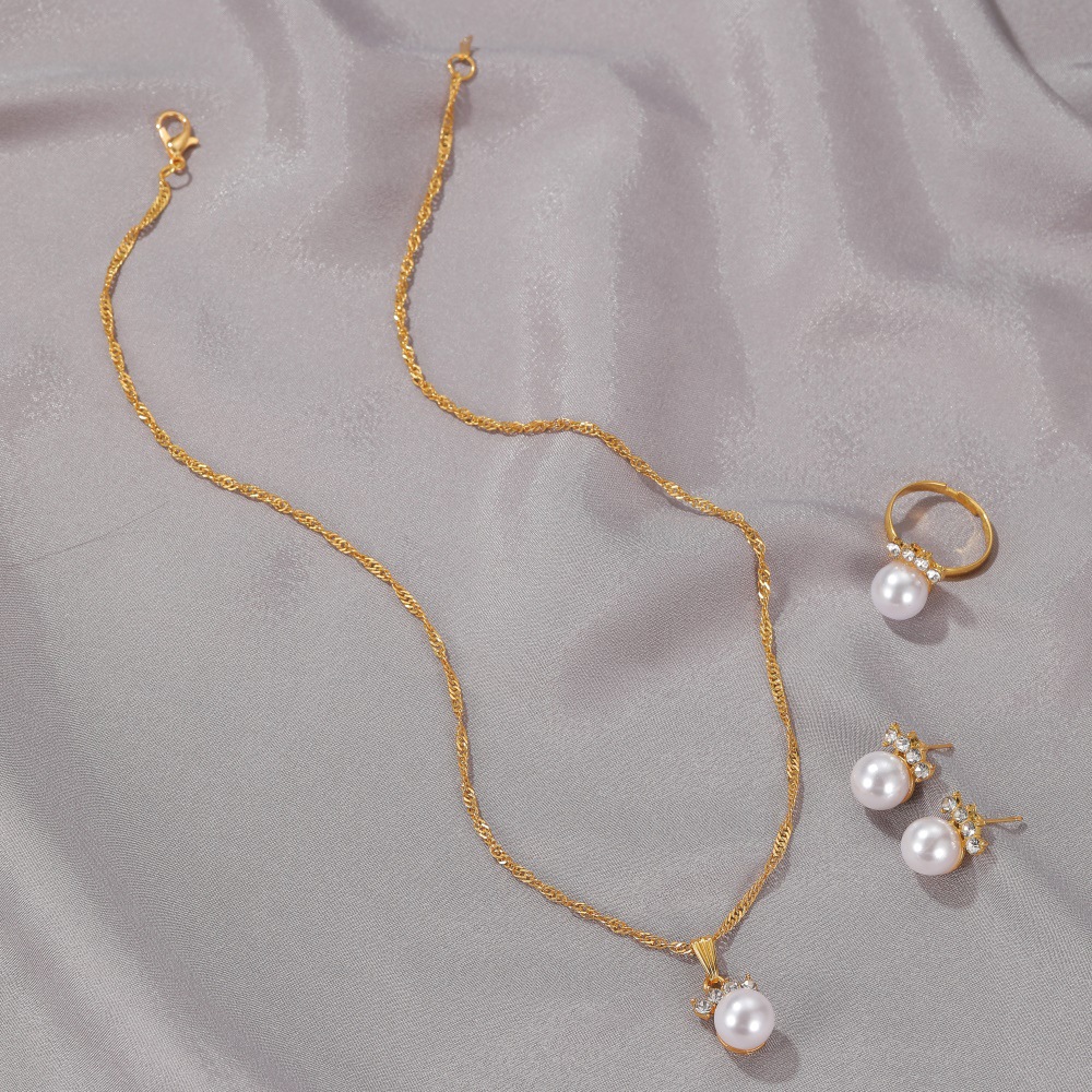 New Fashion With Four Diamonds And Pearl Earrings Ring Necklace Three-piece Set display picture 7
