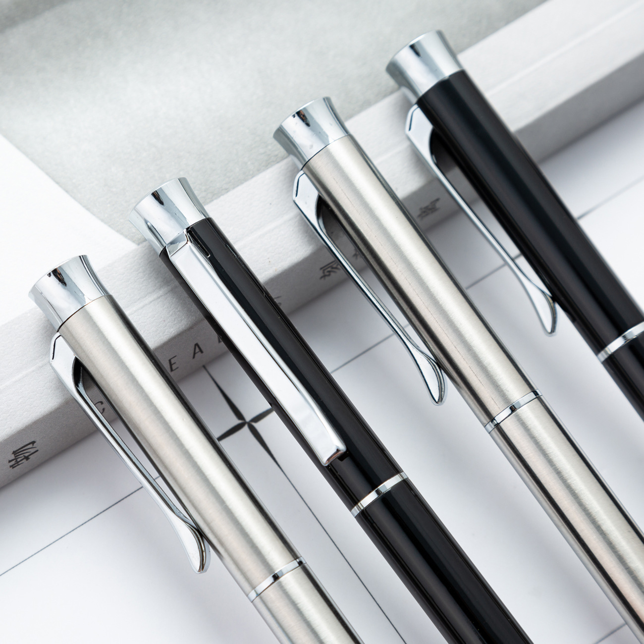 Fabricantes de bolígrafo de metal de oficina regalos bolígrafo de firma al por mayor creativo negocio negro impresión de logotipo