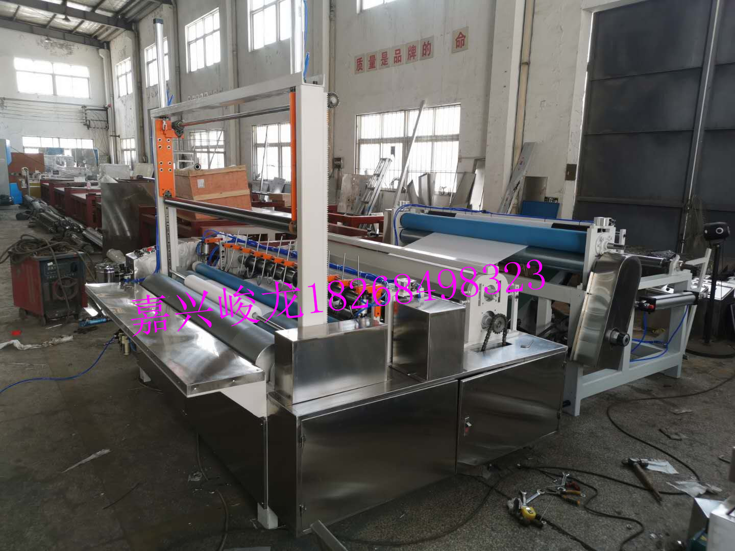 嘉兴峻龙1800型懒人抹布机器、桶装湿巾无纺布点断分切复卷机