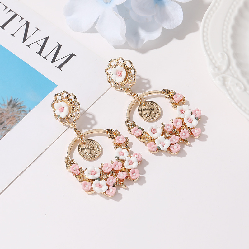 Exaggerated Rural Style Earrings Female Retro Large Circle Flower Earrings Beautiful Baroque Earrings display picture 5