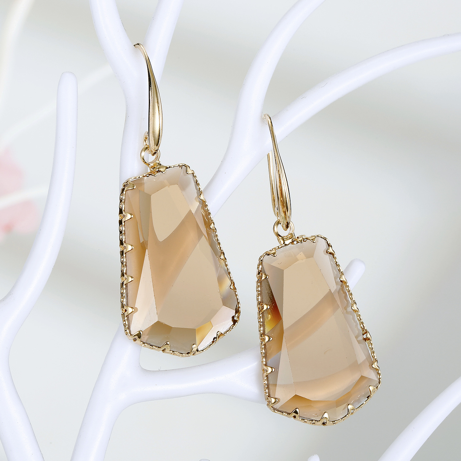 New Fashion Exaggerated Trapezoidal Crystal Earrings Irregular Crystal Earrings Wholesale display picture 1