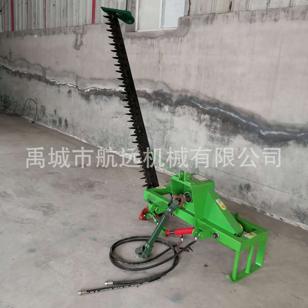 小四轮拖拉机带的往复式打草机 内蒙古草原牧草苜蓿割草机