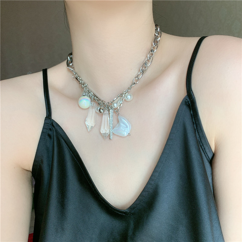 Fashion Short Exaggerated Fashion Thick Chain Pearl Crystal Pendant Clavicle Chain Necklace For Women display picture 6