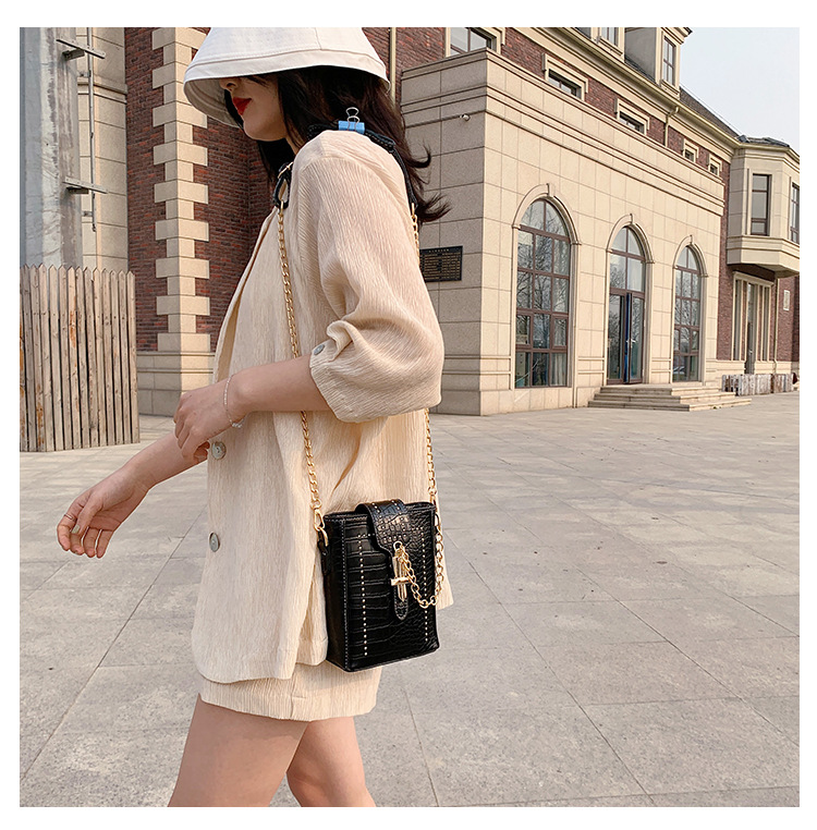 New Trendy Wild One-shoulder Messenger Chain Crocodile Pattern Mobile Phone Bag display picture 32