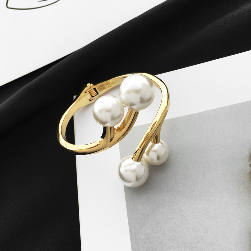 fashion alloy pearl open bracelet