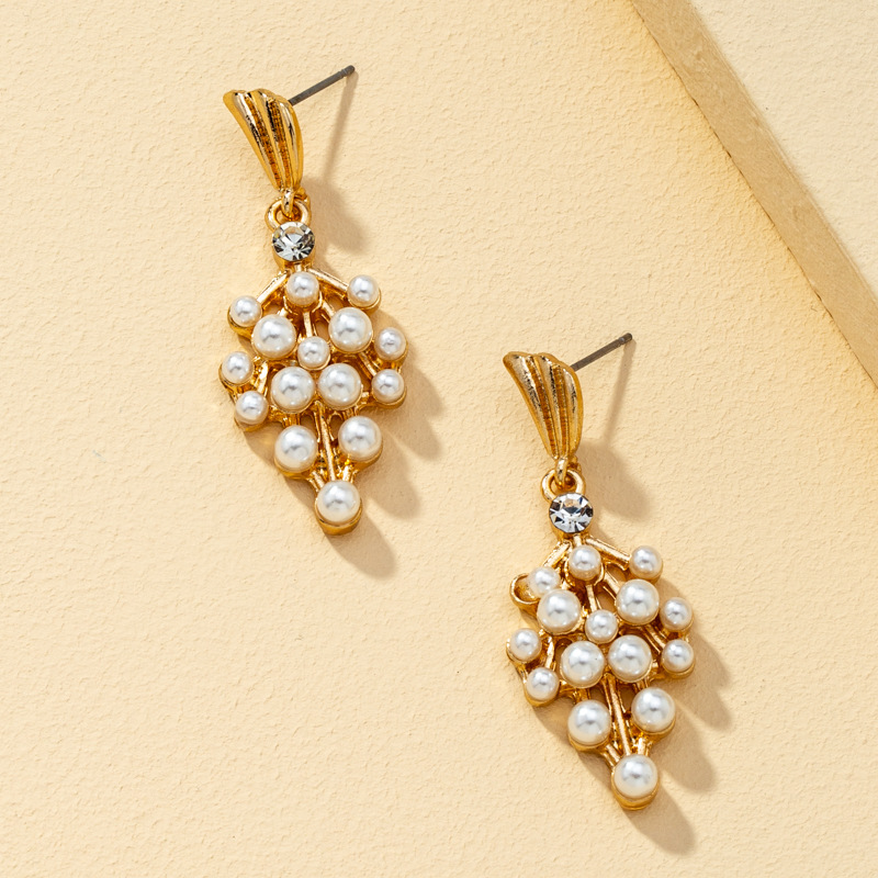 New Pearl Creative Fashion Earrings display picture 4