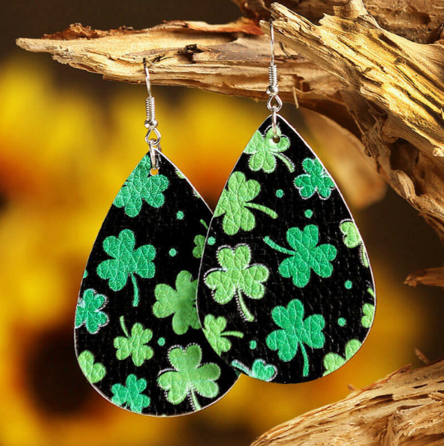 1 Pair Fashion Shamrock Water Droplets Flower Pu Leather Printing St. Patrick Women's Drop Earrings display picture 1