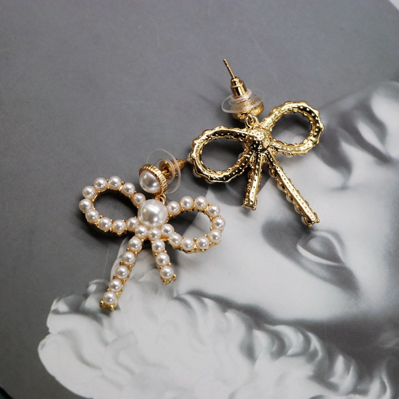 Hersteller Liefern Hohle Schleifen Silberne Nadel Ohrringe Kleine Perlen Elegante Schleifen Ohrringe Süße Ohrringe display picture 2
