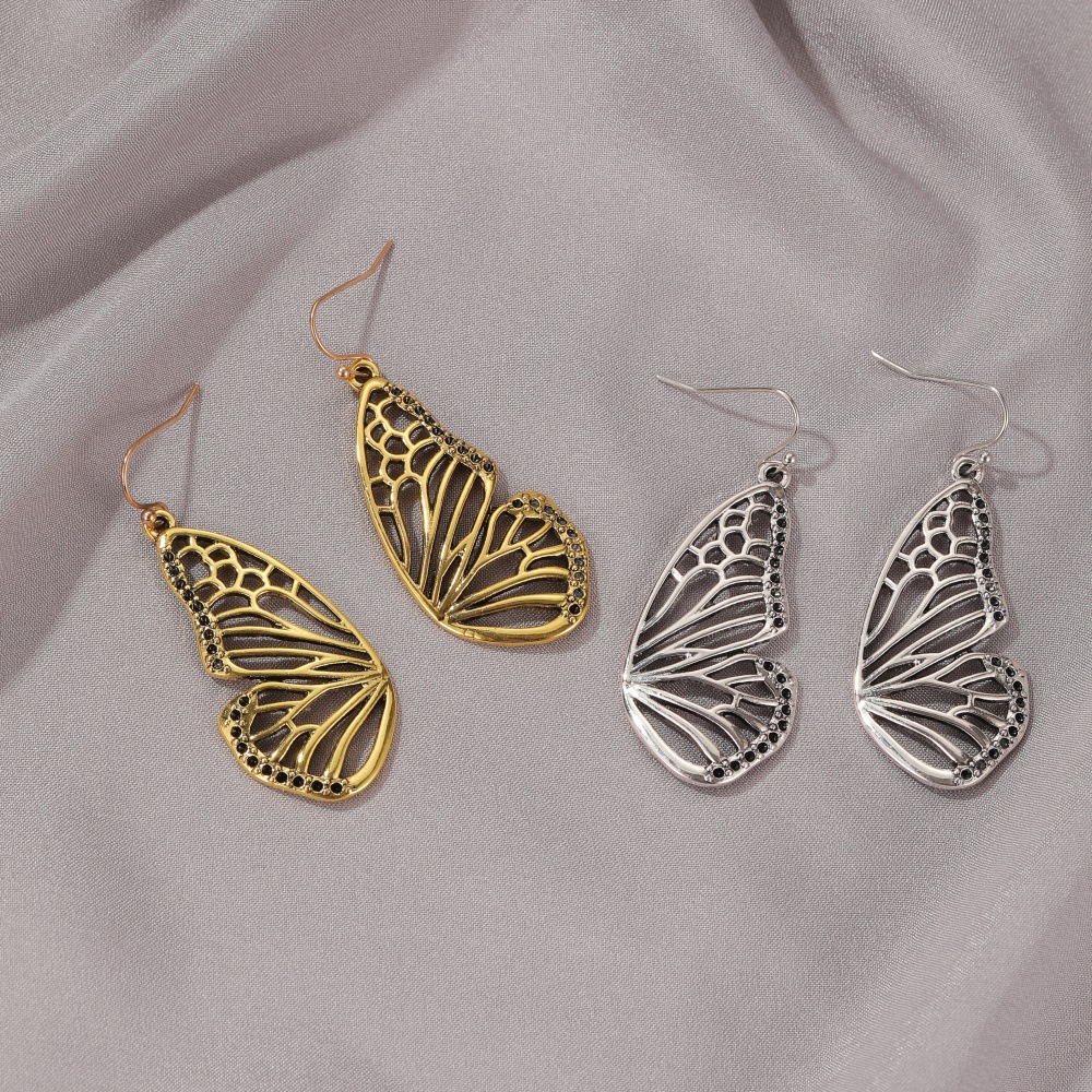 Grenz Überschreitende Neue Lange Goldene Schmetterlings Anhänger Ohrringe Europäische Und Amerikanische Retro Hohle Halbseitige Schmetterlings Flügel Ohrringe Ohrringe display picture 5