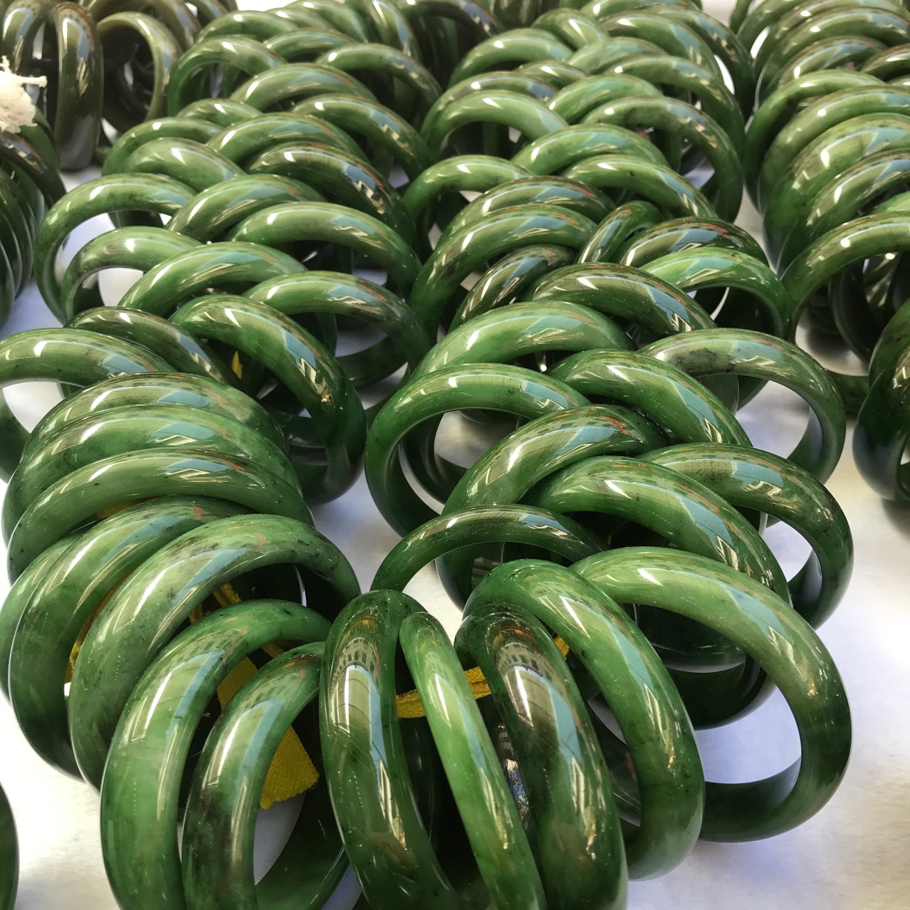 天然和田玉手镯碧玉手镯绿色手环各种款式圈口大量批发保真