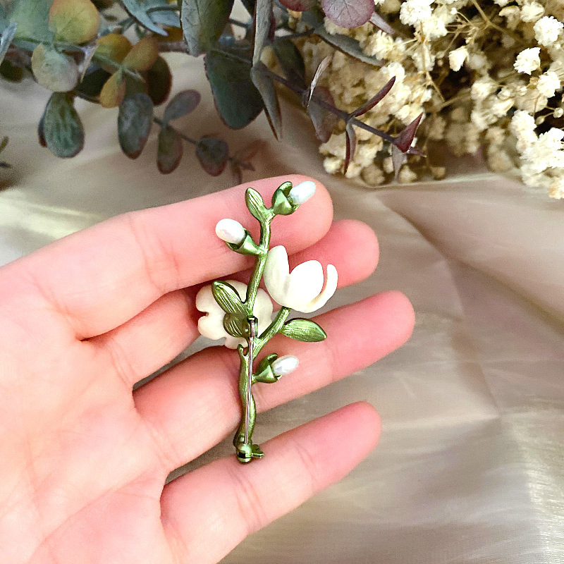 Elegant Flower Alloy Enamel Pearl Women's Brooches display picture 1