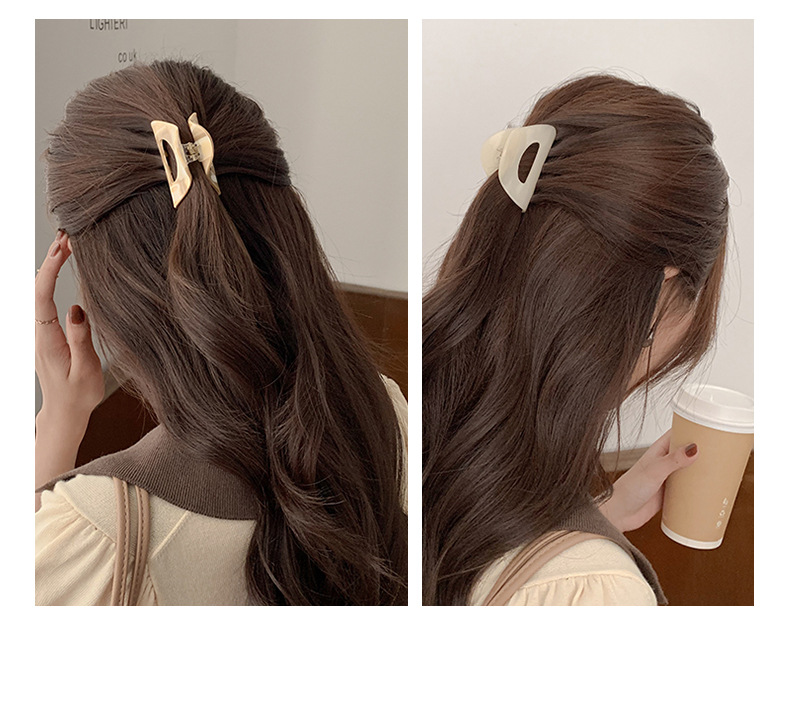 Fashion Tortoiseshell Hollow Semicircle Hair Clip Simple Hairpin display picture 2