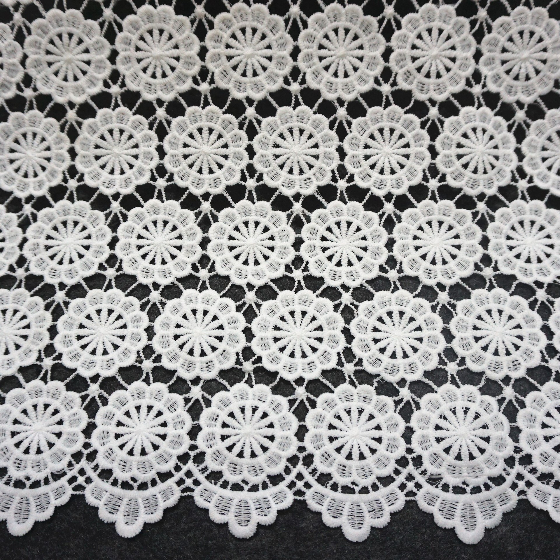 瑞艺幅宽130cm 涤纶 牛奶丝满副 水溶刺绣花边 蕾丝面料镂空花边