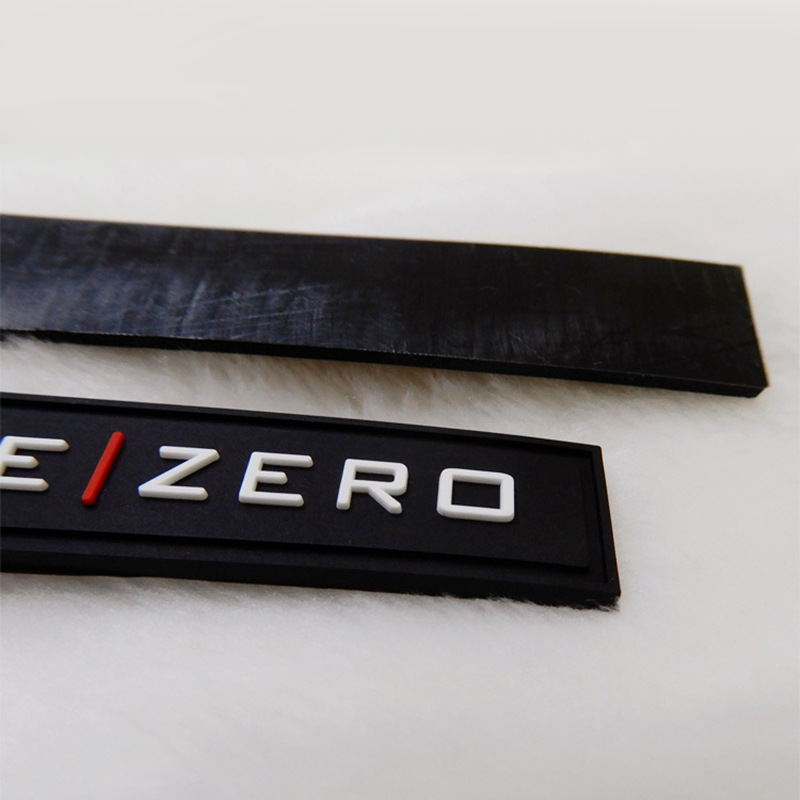 户外服装主标pvc硅胶章  SILICONE章 车缝标 环保硅胶 微量注射标