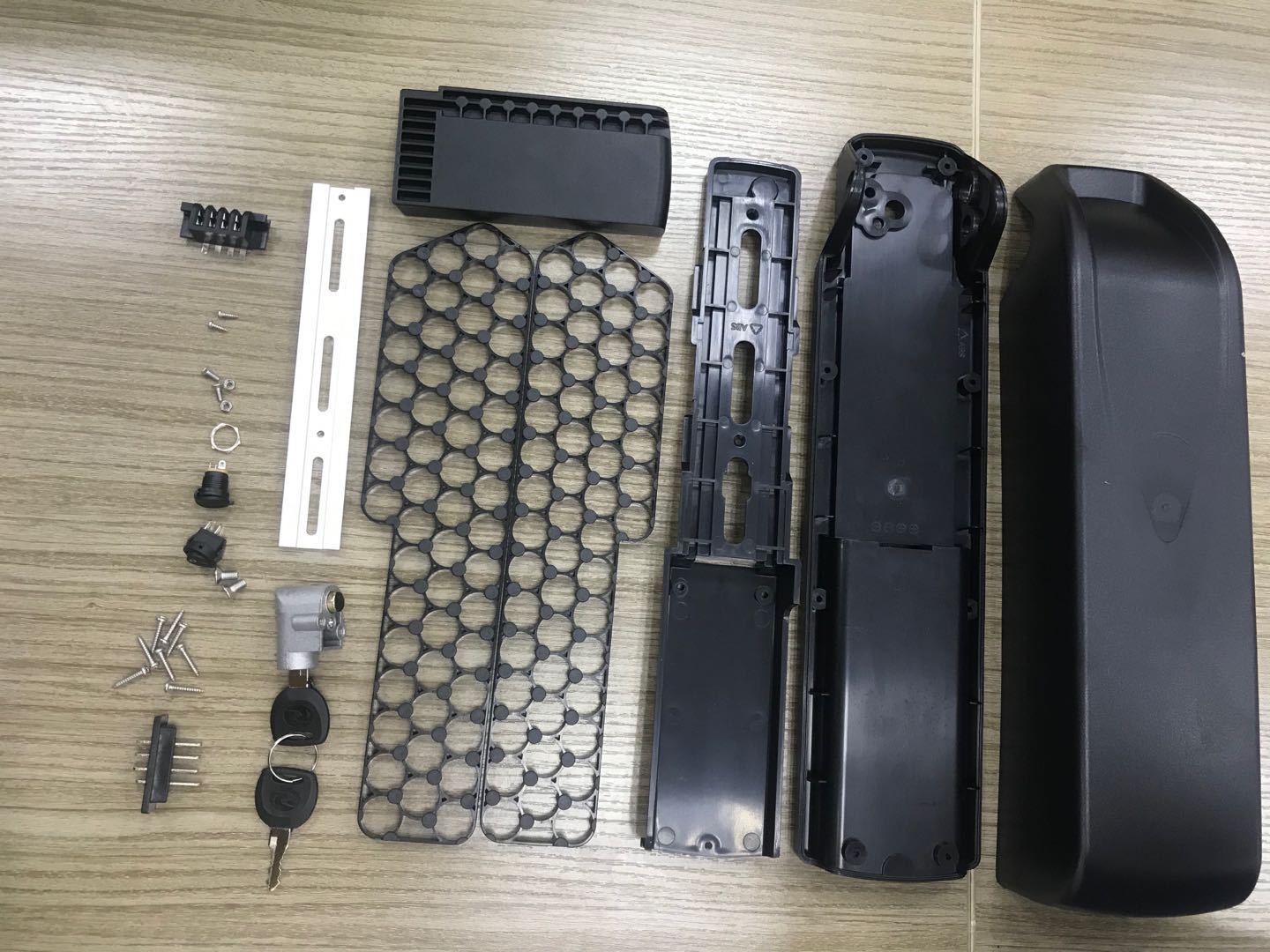 越南跨境直销电池盒可装18650电芯21700大量现货电池铁锂电池盒