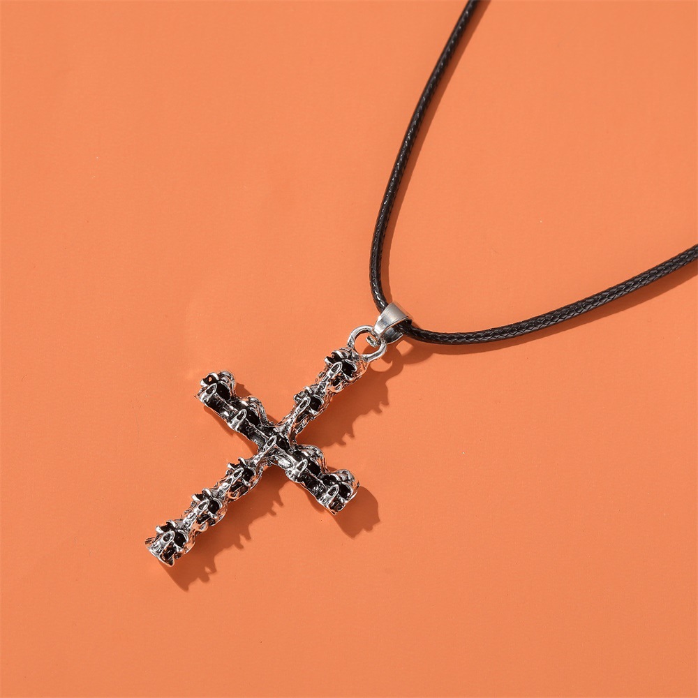 New Necklace Retro Street Shot Skull Necklace Unisex Cross Necklace Clavicle Chain wholesale nihaoje
