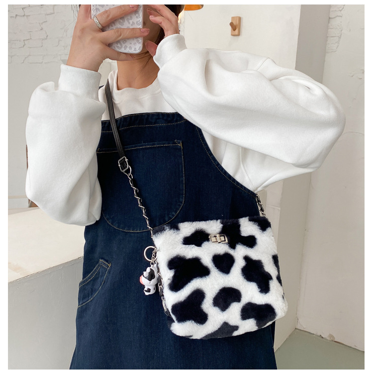 Cow Pattern Fashion Single Shoulder Messenger Bag display picture 9