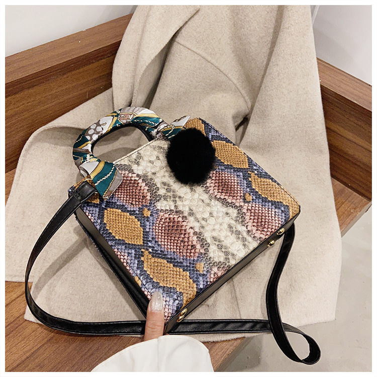 Contrast Color Snake Pattern Women's Bag New 2020 Autumn And Winter Korean Style Fashion Bag Shoulder Bag Crossbody Silk Scarf Portable Small Square Bag display picture 3