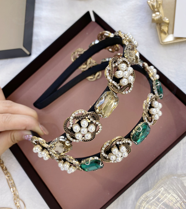 Baroque Rhinestone Headband Retro Heavy Alloy Pearl Headband Non-slip Head Band Hair Hole Pressure Hair Wholesale Nihaojewelry display picture 11