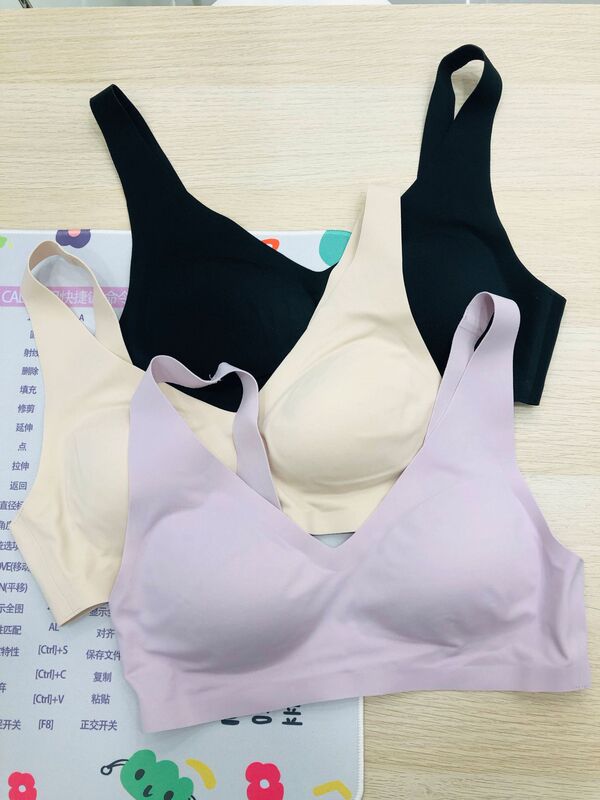 New European and American big-name naked seamless thin no steel ring ladies bra large size underwear spot batch of a generation of hair New European and American big-name naked seamless thin no steel ring ladies bra large size underwear spot batch of a generation of hair