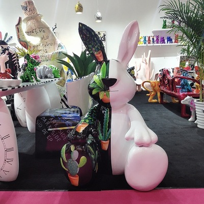 欣意美玻璃鋼卡通動物雕塑時尚坐兔彩繪兔子擺件商場兒童樂園裝飾