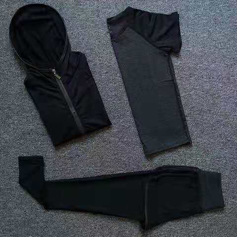 グレー（コート+半袖+ズボン