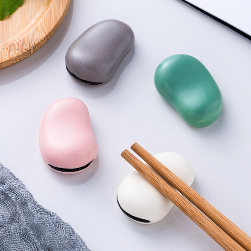 Japanese-style chopstick holder, broad bean chopstick holder, simple hotel restaurant table setting, creative children's tableware, personalized chopstick holder, chopstick pillow
