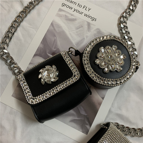 Punk-style mini square bag with rhinestones and a sparkling diamond-studded chain—Instagram-famous, trendy crossbody bag with chunky, diagonally set rhinestones.