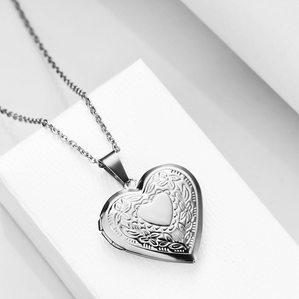 Round Pattern Women's Gender Wholesale Classic Style Round Titanium Steel Plating Gold Plated Pendant Necklace