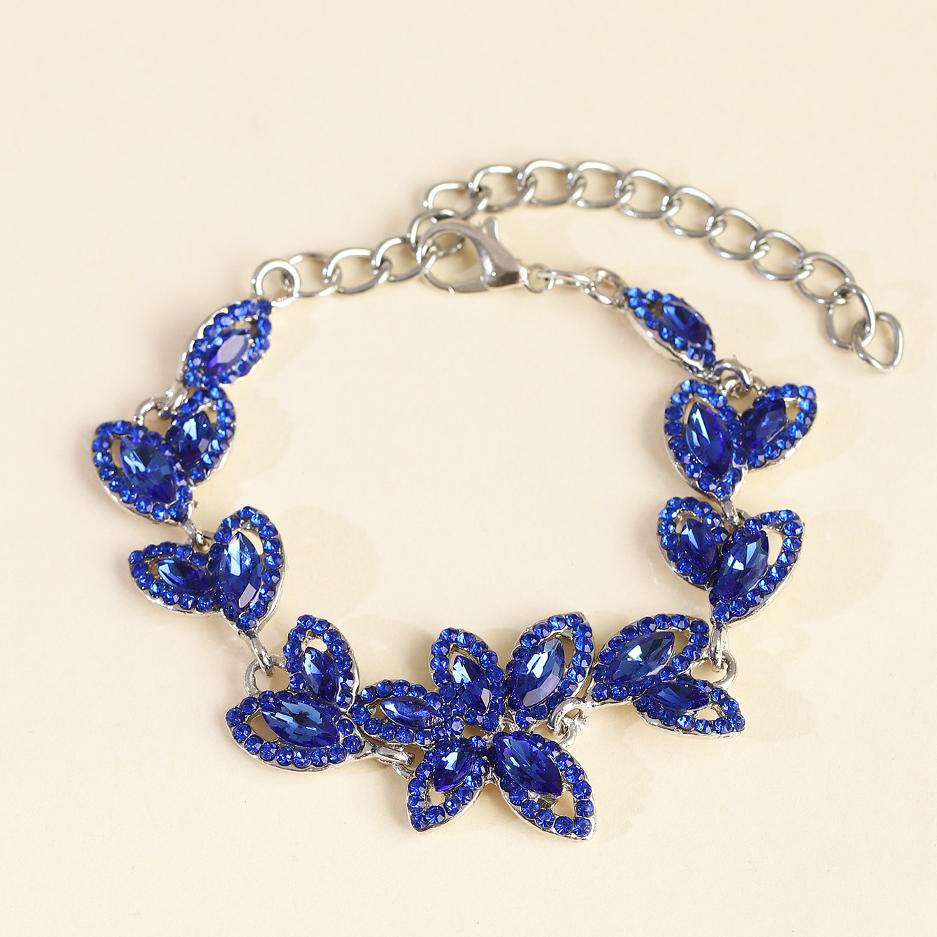 Fashion Jewelry Creative Alloy Diamond Leaf Bracelet Wholesale Nihaojewelry display picture 11