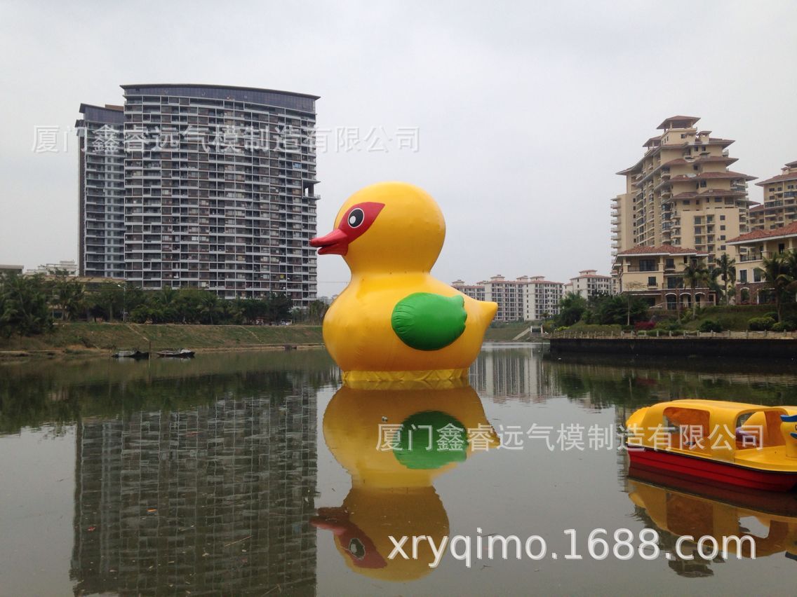 水上大黄鸭户外水上玩具闭气鸭定制大黄鸭福建大黄鸭