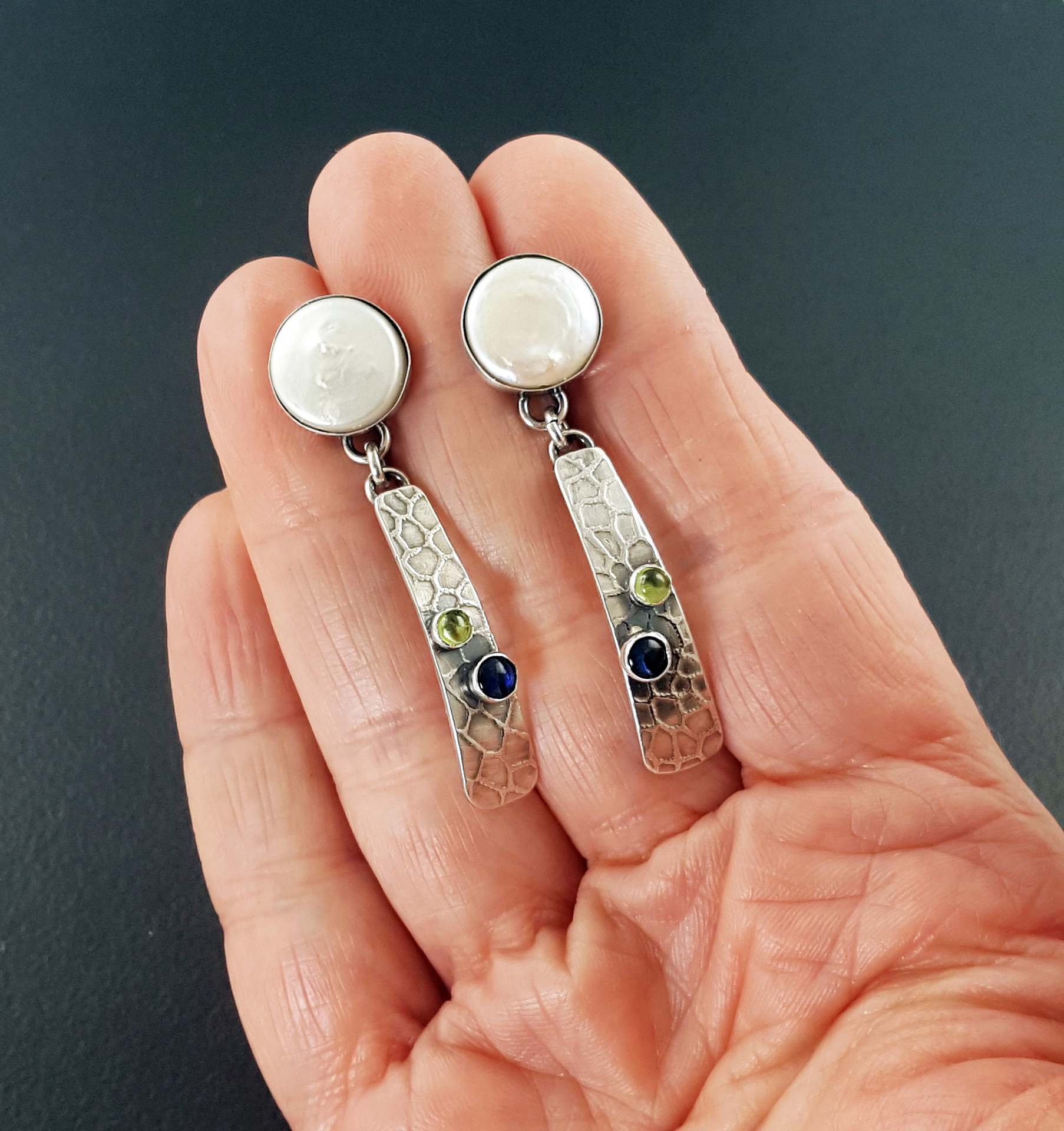 Bohemian Pearl Shell Earrings Diamond Peridot Earrings display picture 1