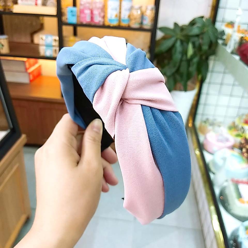 South Korea's New Fabric Retro Color Hit Headband Solid Color Fight Color Knot Hairpin High-end Wide-brimmed Simple Hair Accessories Wholesale Nihaojewelry display picture 1