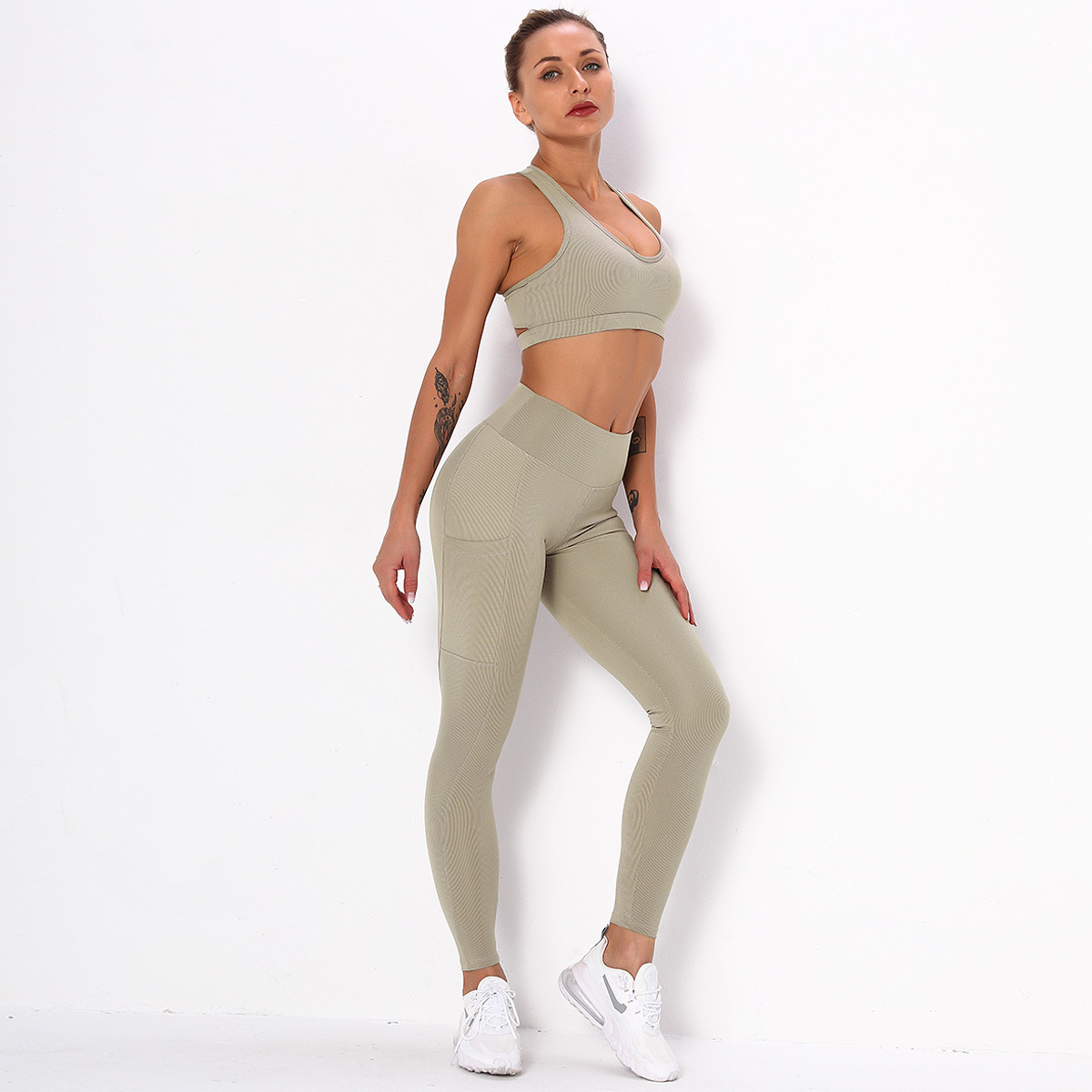 traje de yoga slim con bolsillo a rayas NSNS12754