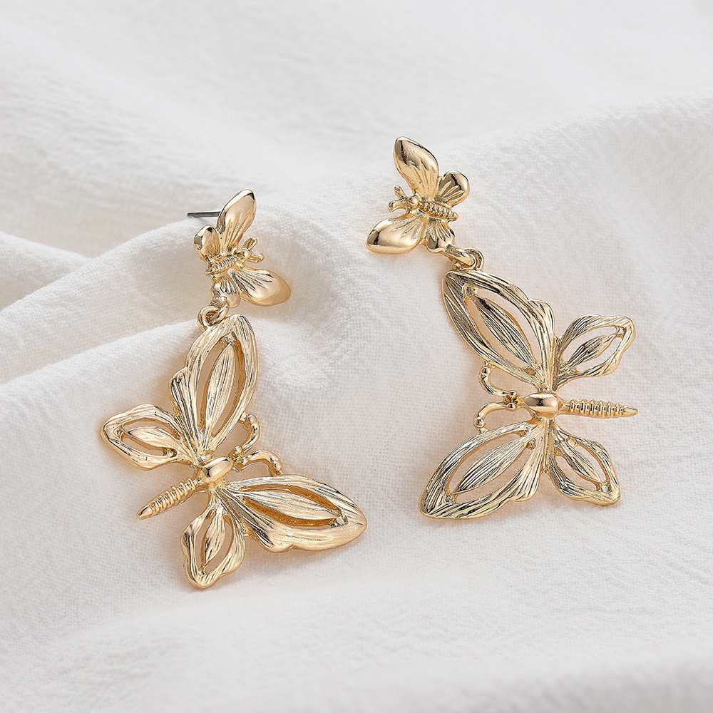 Nouveau S925 Boucles D'oreilles En Argent Pur En Alliage Boucles D'oreilles Papillon Creux En Gros Nihaojewelry display picture 7