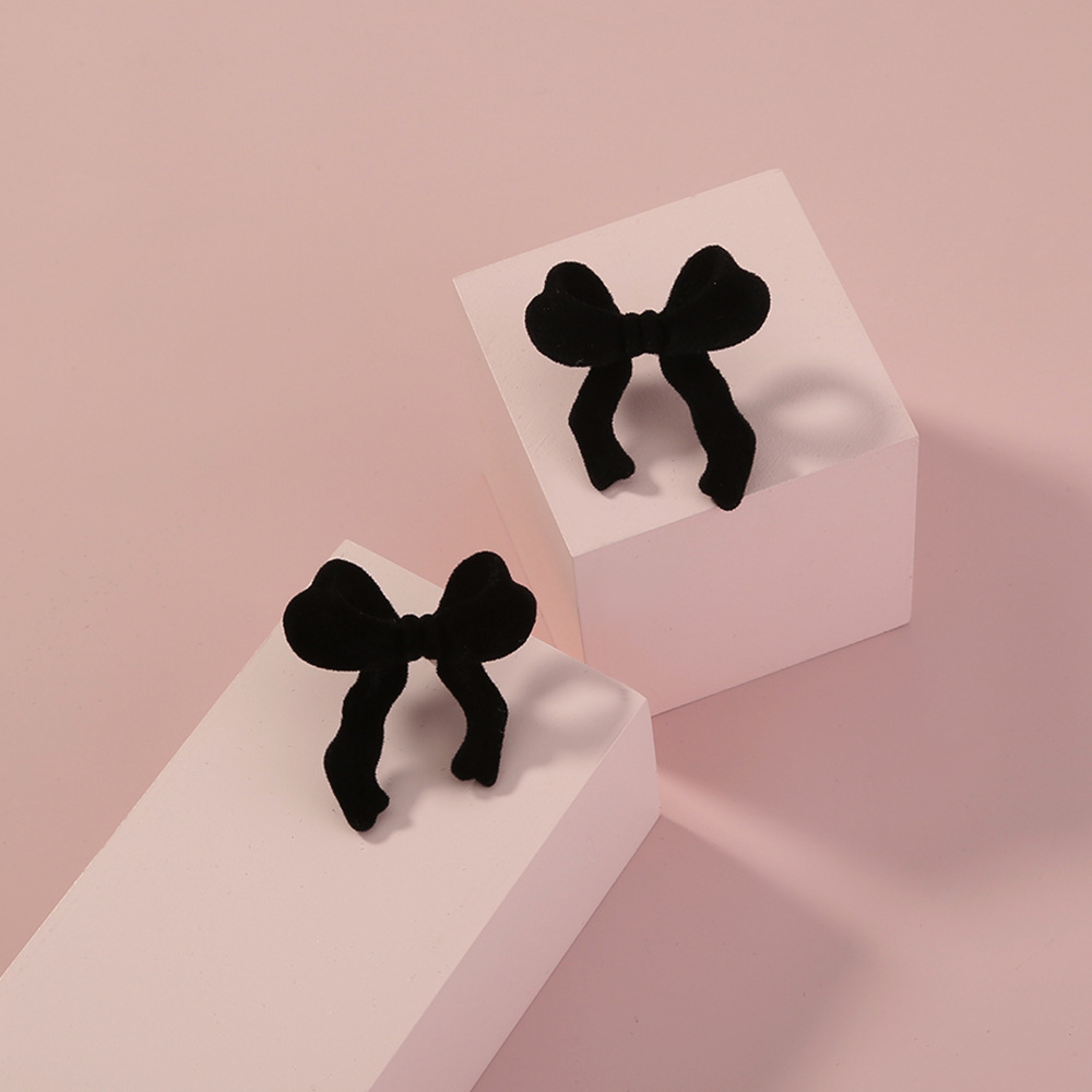 Fashion Suede Velvet Solid Color Bow Stud Earrings display picture 10