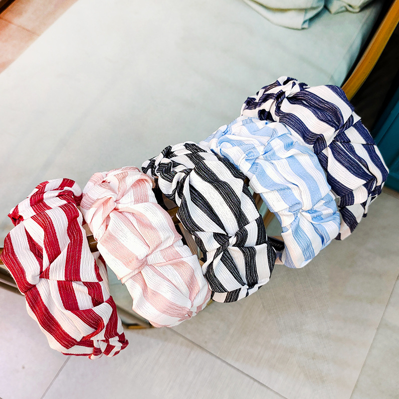 Korean Stripe Headband New Retro Striped Flower Bud Headband High-end Wide-brimmed Fabric Fold Hairpin Fashion Hairpin Headband display picture 1