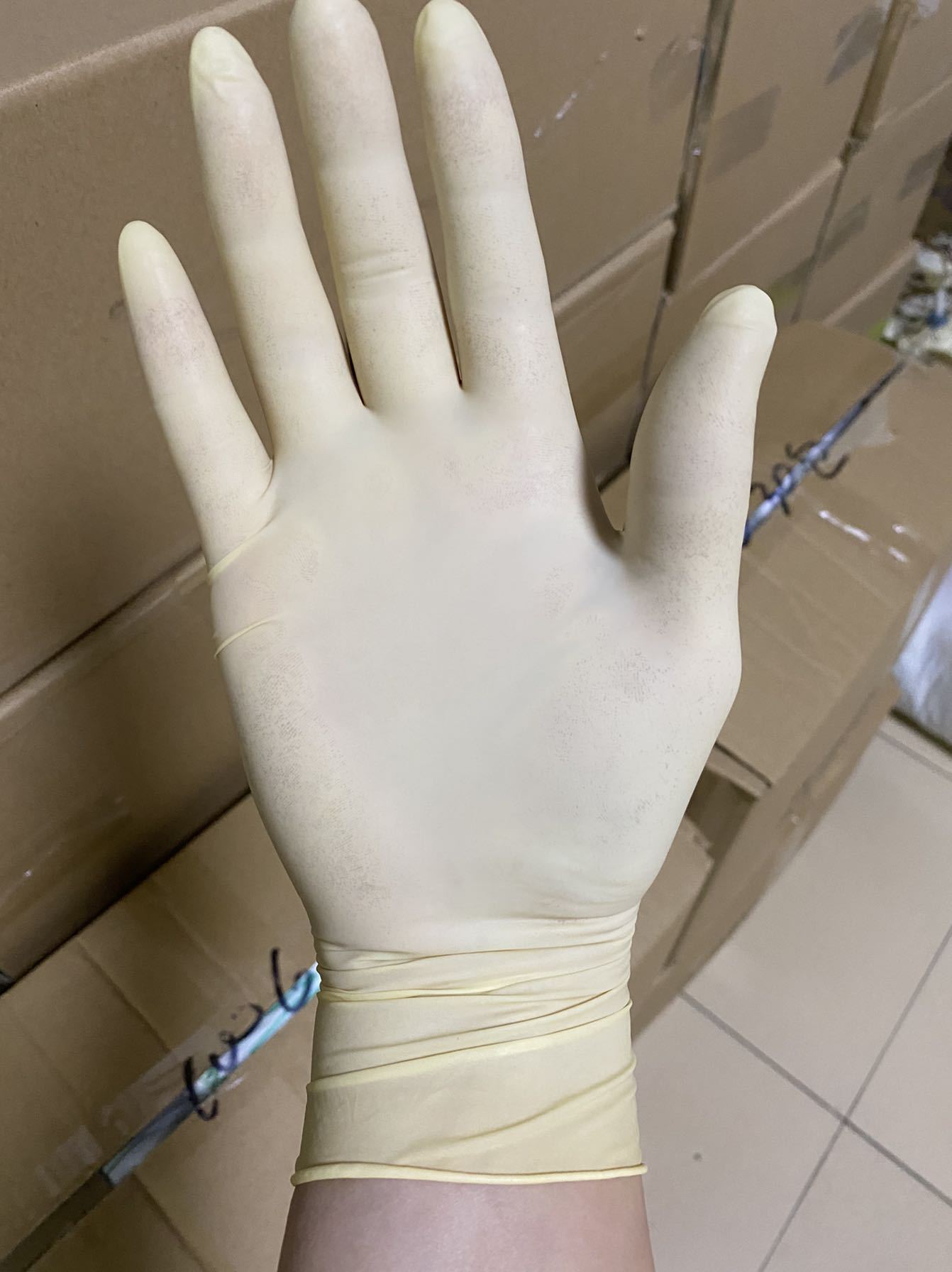 乳胶手套一次性橡胶手套工业无粉尘防护手套米黄色9寸劳保手套