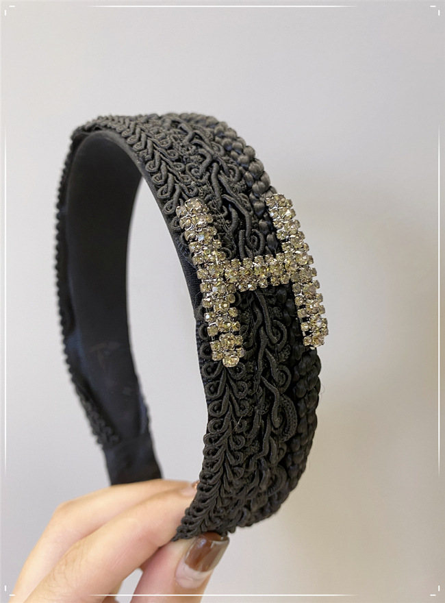 Korean Fashion Baroque Headband Solid Color H Inlaid Czech Diamond Woven Wide-brimmed Headband Nihaojewelry Wholesale display picture 7