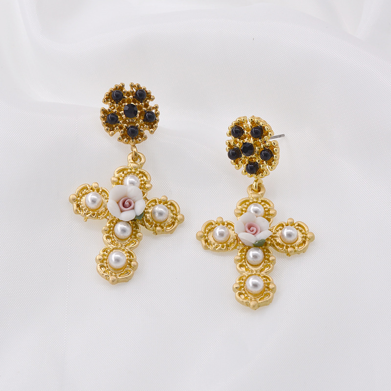 Retro Elegant Gorgeous Palace Gem Cross Baroque Ceramic Flower Pearl Silver Needle Earrings Wholesale Nihaojewelry display picture 3