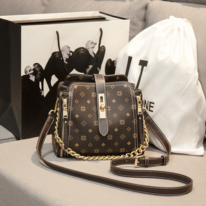 香港代购小众品牌真皮女包2020新款链条斜挎包包高级感时尚水桶包