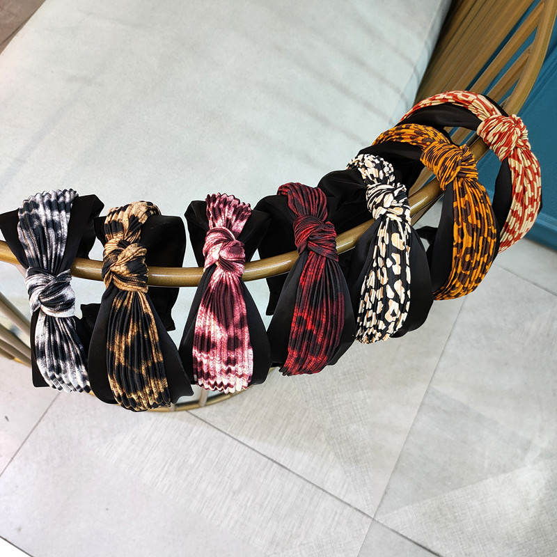 Koreanische Version Von Leoparden Muster Geknotetem Stirnband, Einfache Mode, Farblich Kontrastieren Den, Farblich Passend Bedruckten Haarausschnitt, Neues Grenz Überschreiten Des Haar Stirnband Für Frauen display picture 1