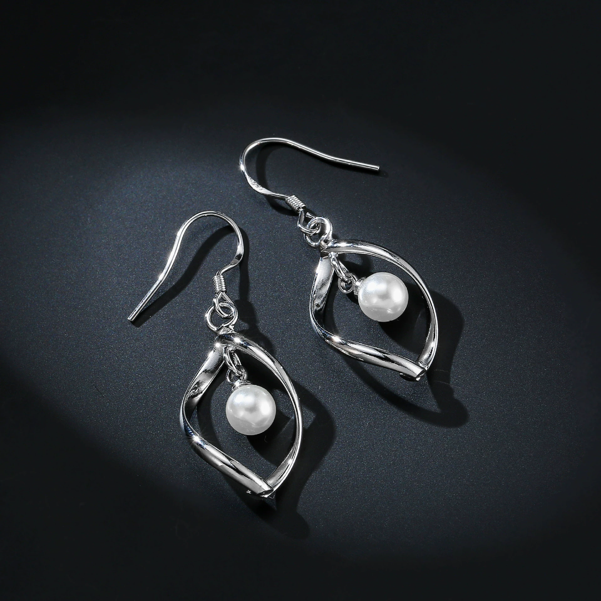 Universal earrings from pearl, wish