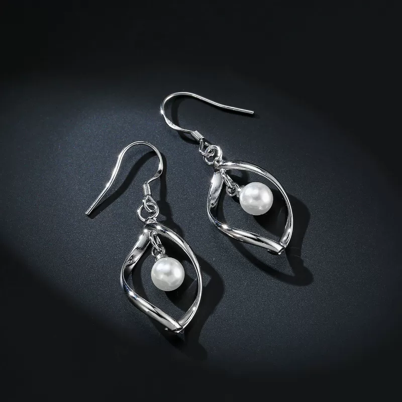 Universal earrings from pearl, wish